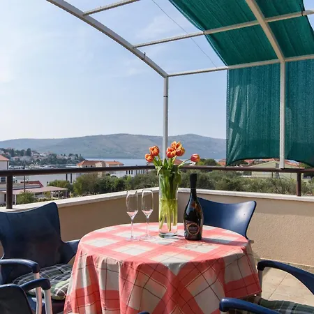A 3 W Shared Pool And Balcony Near The * Seget Vranjica