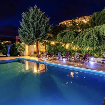 Apartament A 3 W Shared Pool And Balcony Near The