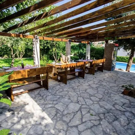 A 3 W Shared Pool And Balcony Near The Seget Vranjica
