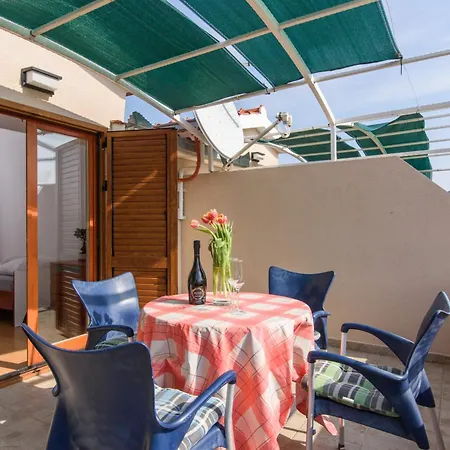 A 3 W Shared Pool And Balcony Near The Apartman *