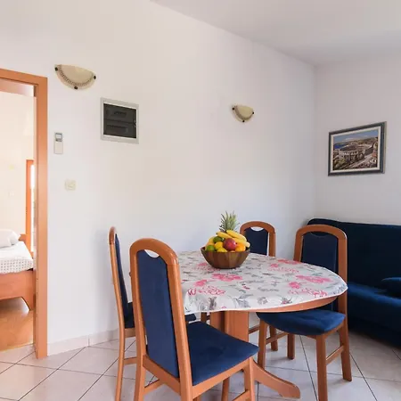A 3 W Shared Pool And Balcony Near The *