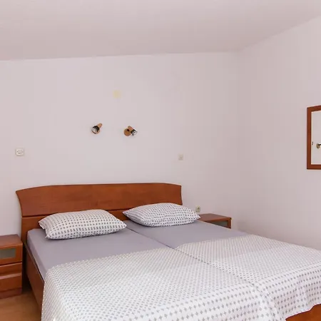 A 3 W Shared Pool And Balcony Near The