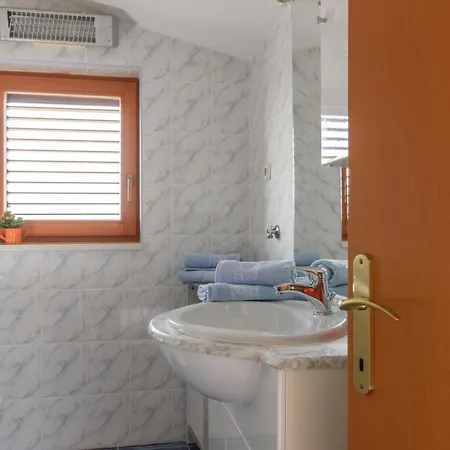 A 3 W Shared Pool And Balcony Near The *