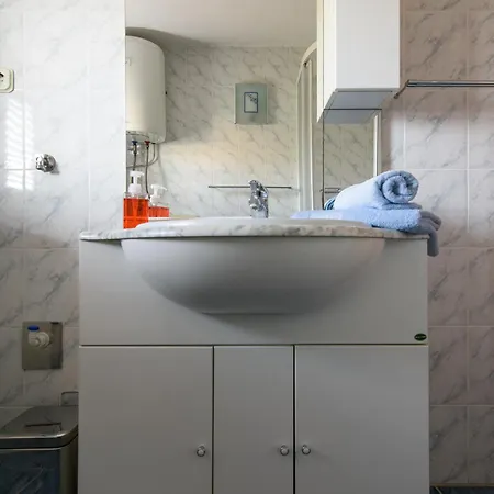 Apartament A 3 W Shared Pool And Balcony Near The