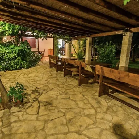 A 3 W Shared Pool And Balcony Near The Apartament