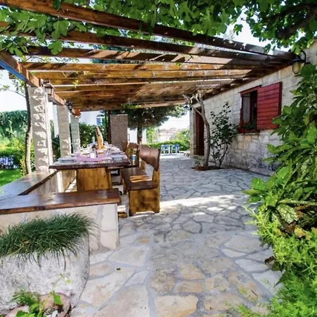 Apartament A 3 W Shared Pool And Balcony Near The