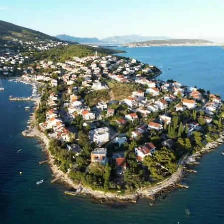 A 3 W Shared Pool And Balcony Near The Apartman Seget Vranjica
